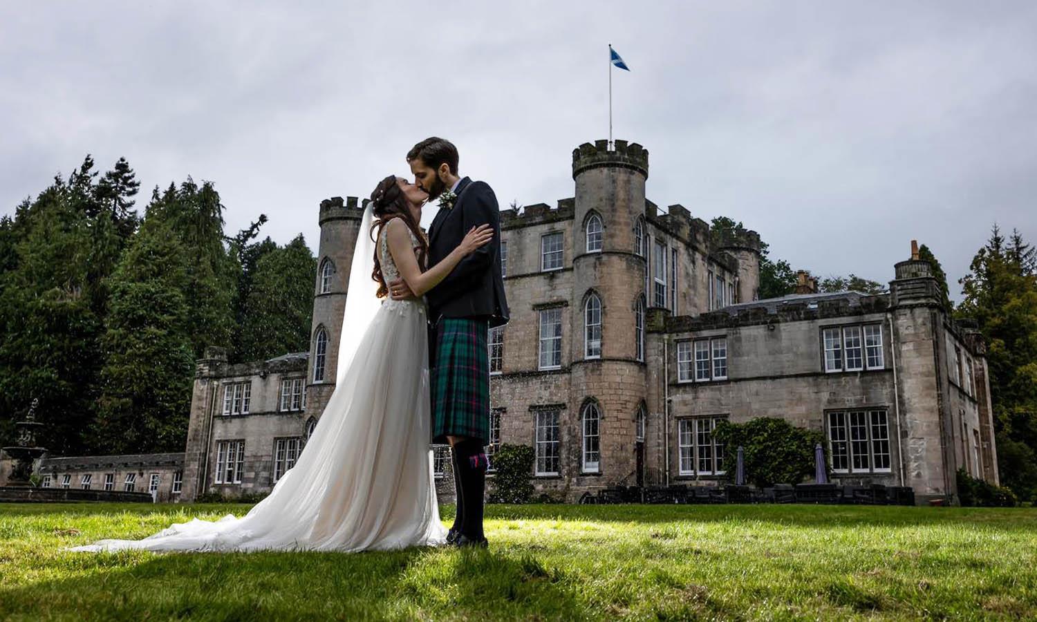 Wedding couple in front of Melville Castle