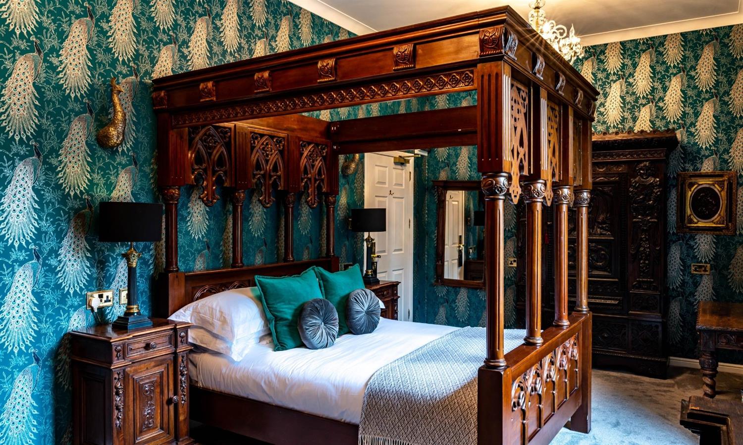 4 poster bedroom at Melville Castle