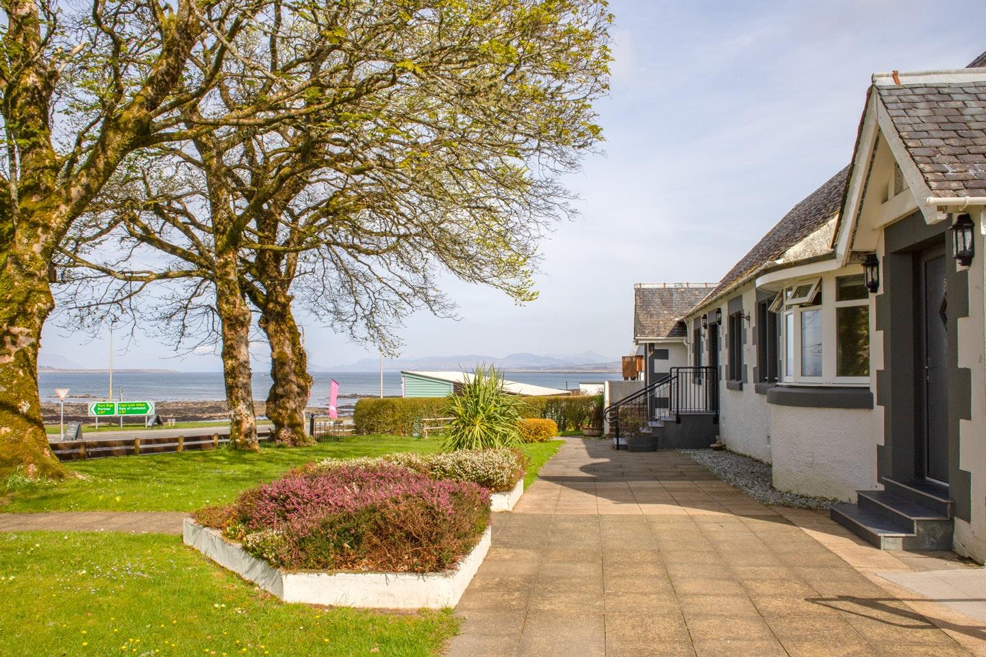 Bonnie Lodge View at Broadford Hotel