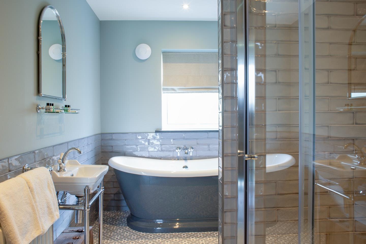 Bonnie Lodge Bathroom at Broadford Hotel