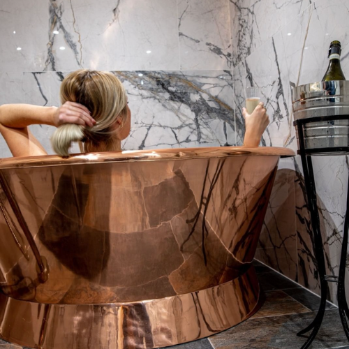 Roll top bath in Melville Castle in Edinburgh 