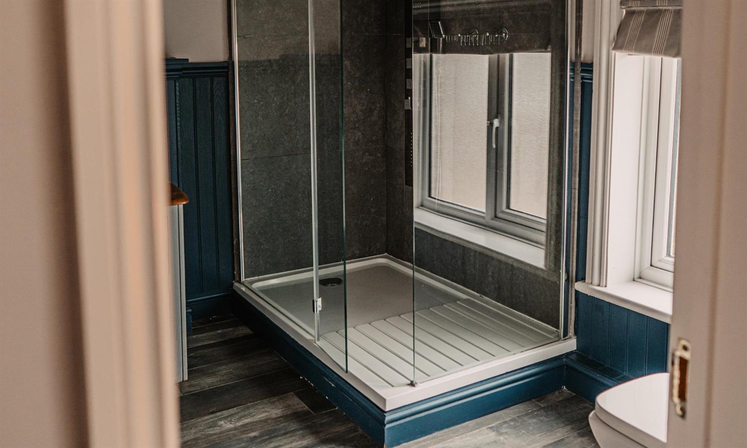 Premium Double Bathroom at Ship Inn with large shower