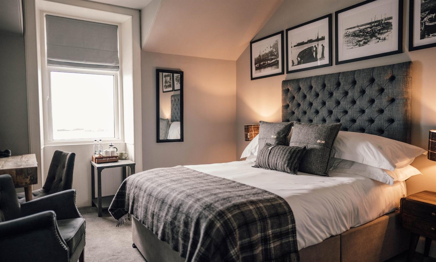 King bedroom with sea view