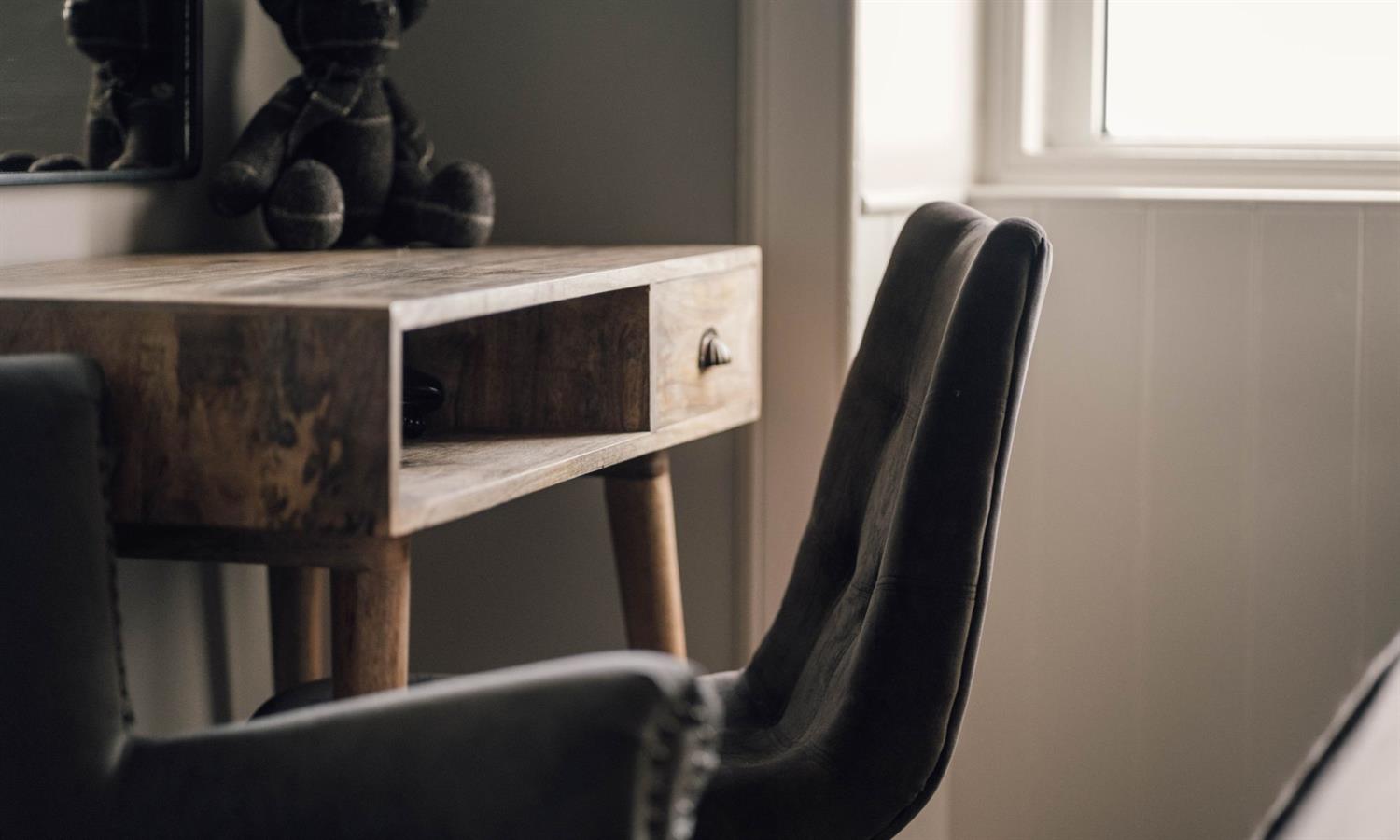 King bedroom with sea view desk Kirkwall Hotel