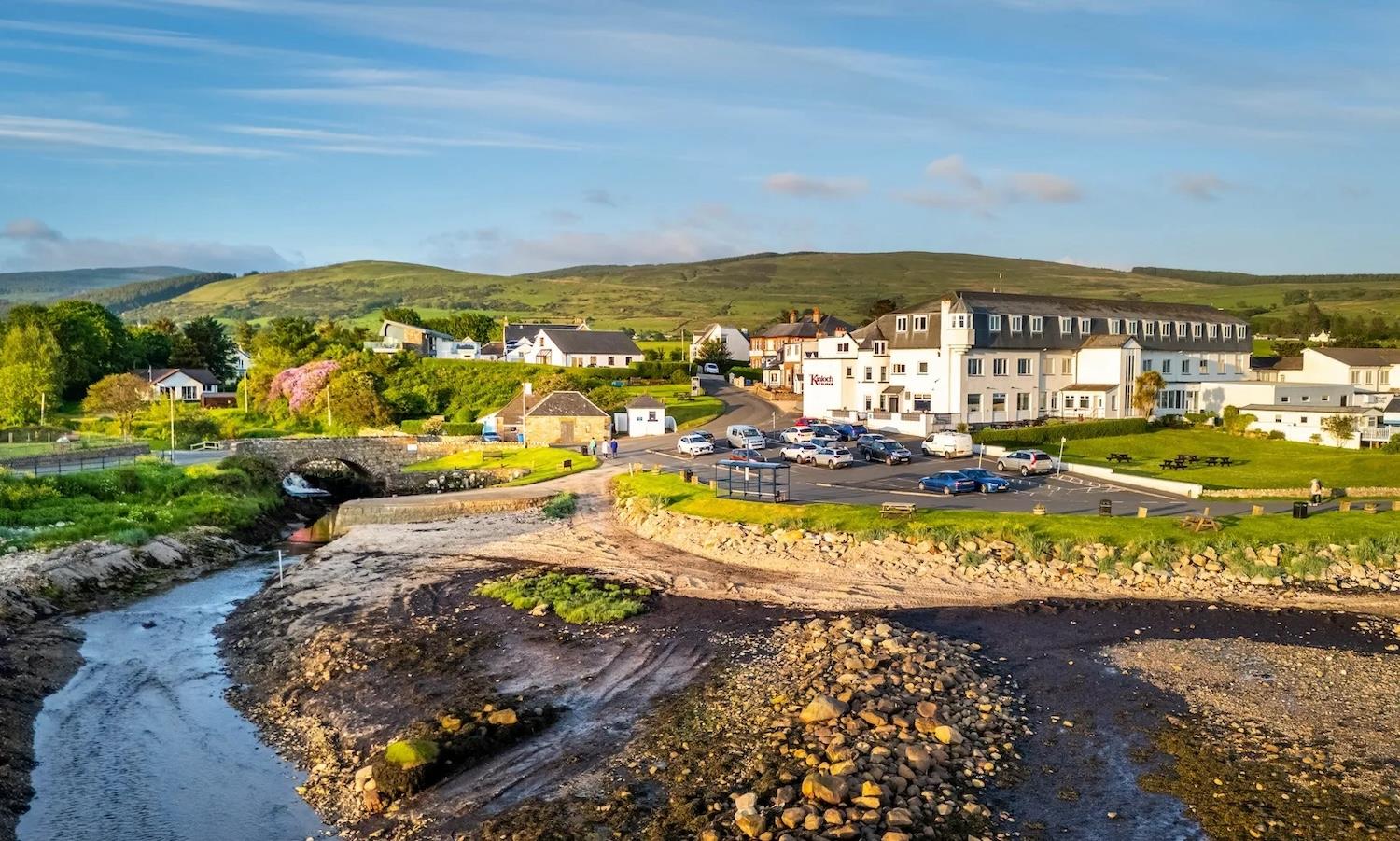 External view of Kinloch Hotel, from the water