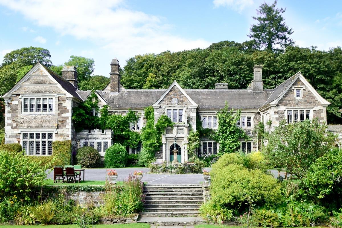 Exterior view of Shieldaig Lodge hotel 