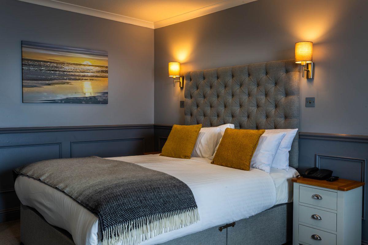 Bedroom at Kinloch Hotel
