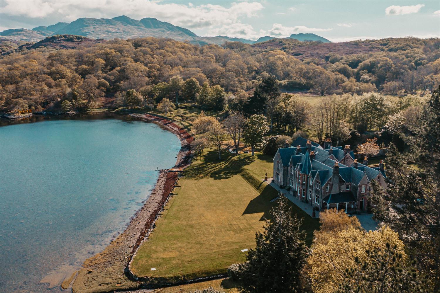 Shieldaig Lodge by the loch