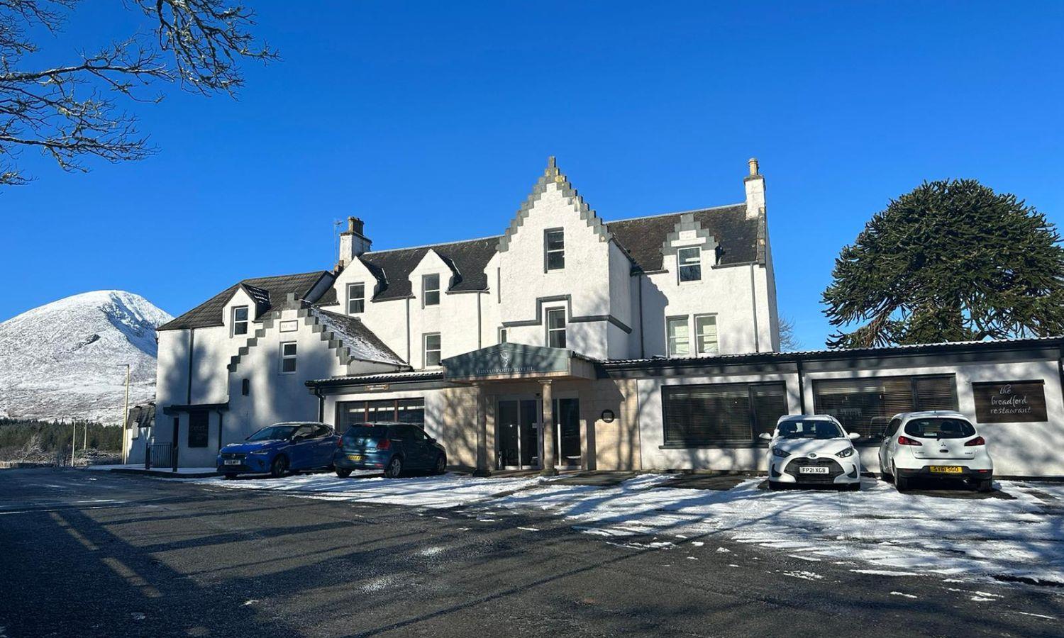 Exterior of the Broadford Hotel with mountains behind