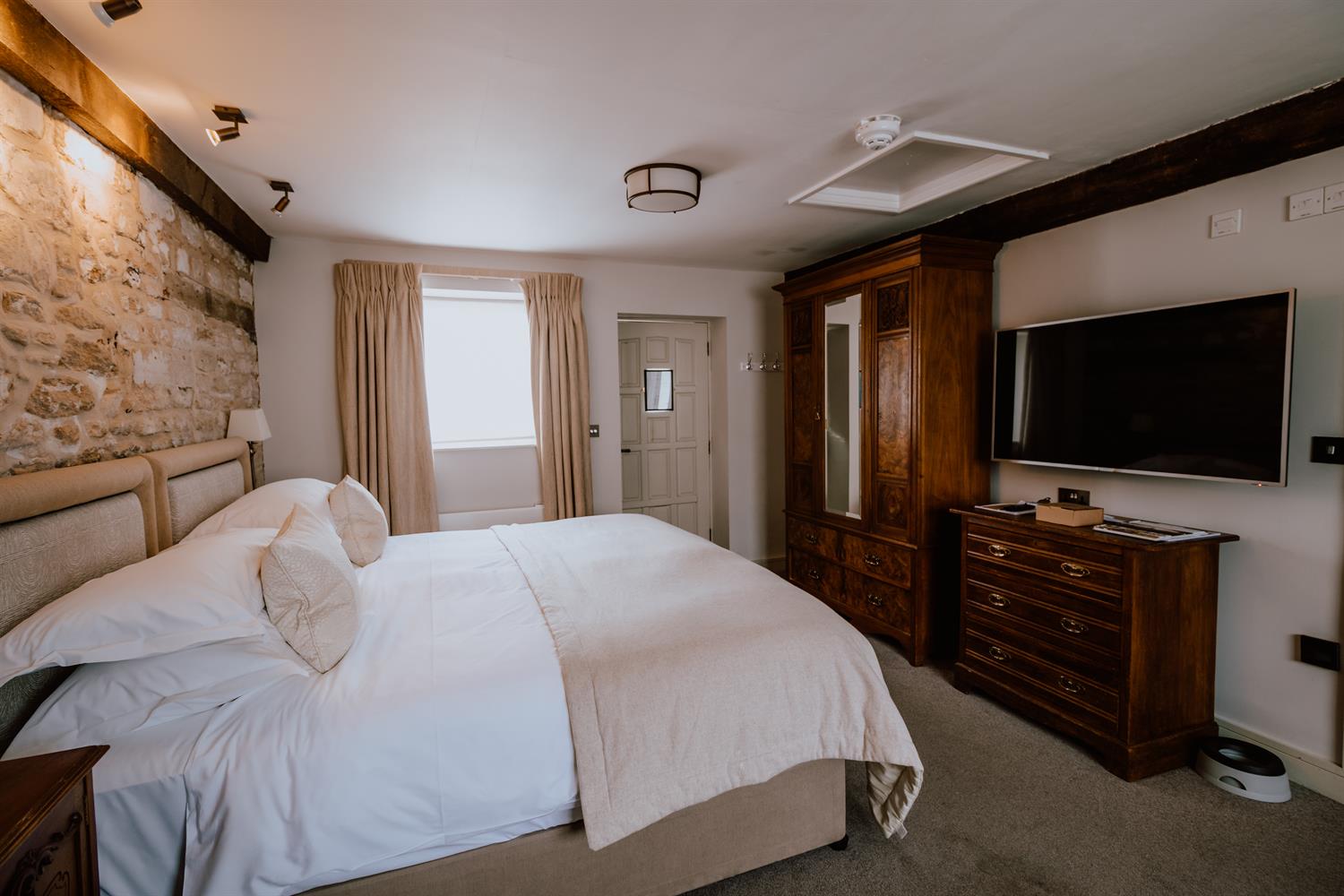 Super Deluxe Bathroom at Widbrook Grange