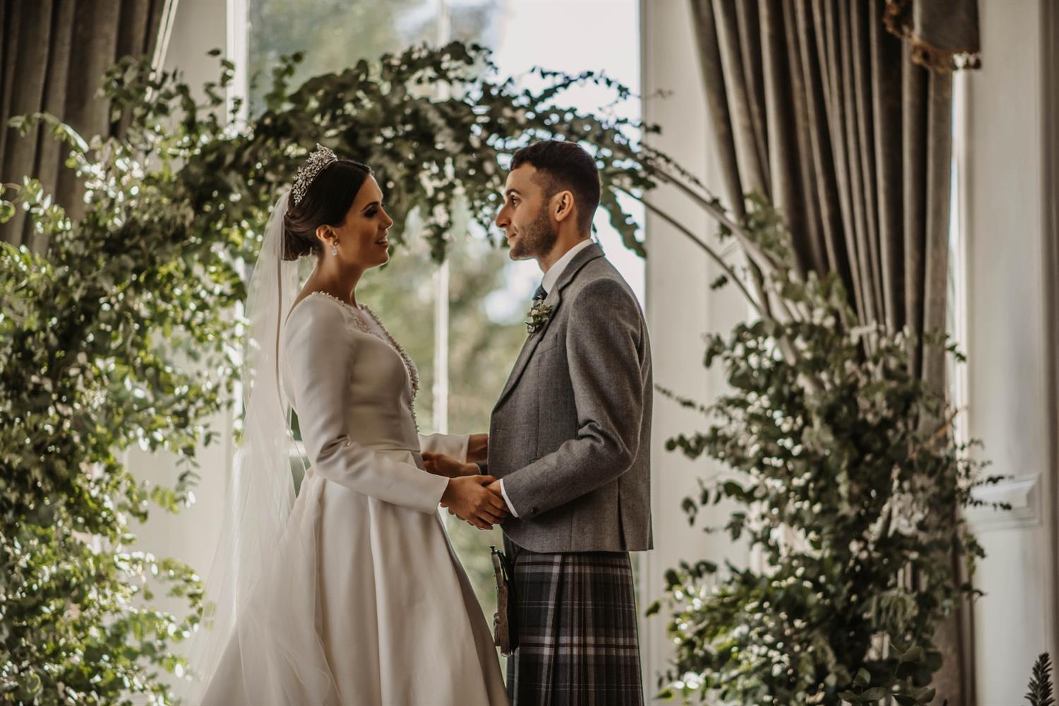 Wedded couple kissing