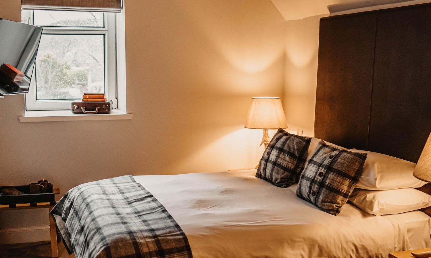 Cosy double at Broadford Hotel