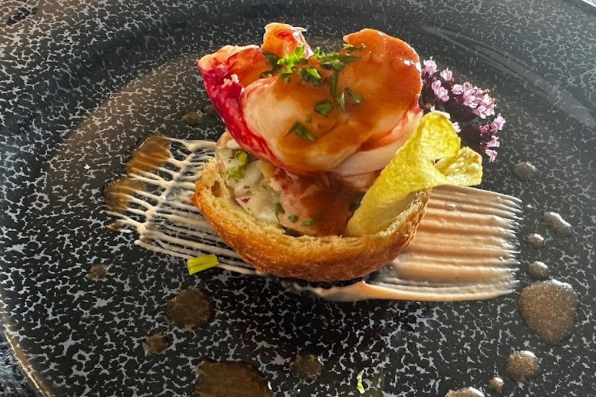 Starter on speckled black in the Loch-view Restaurant