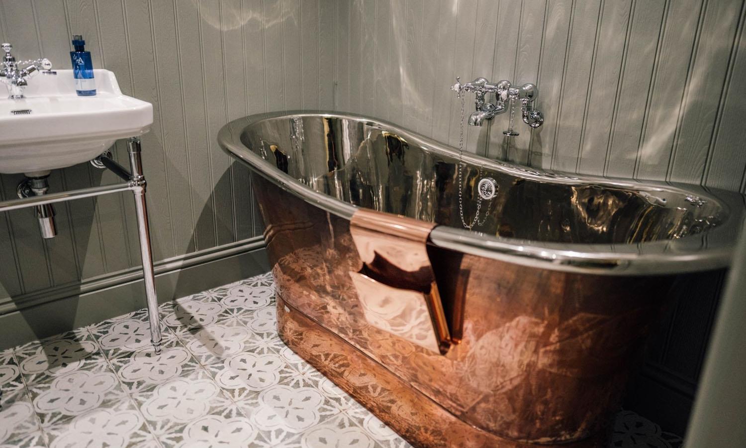Bath tub in en-suite bathroom in Master Bedroom at Forss House