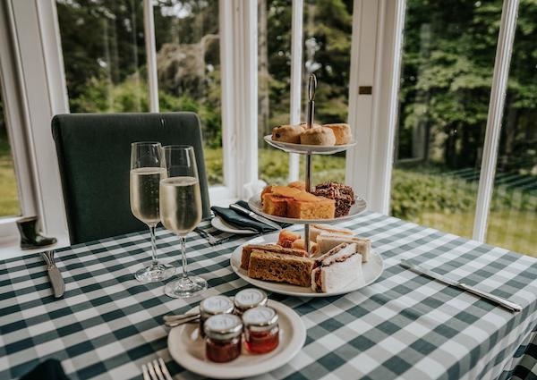 Afternoon Tea with prosecco